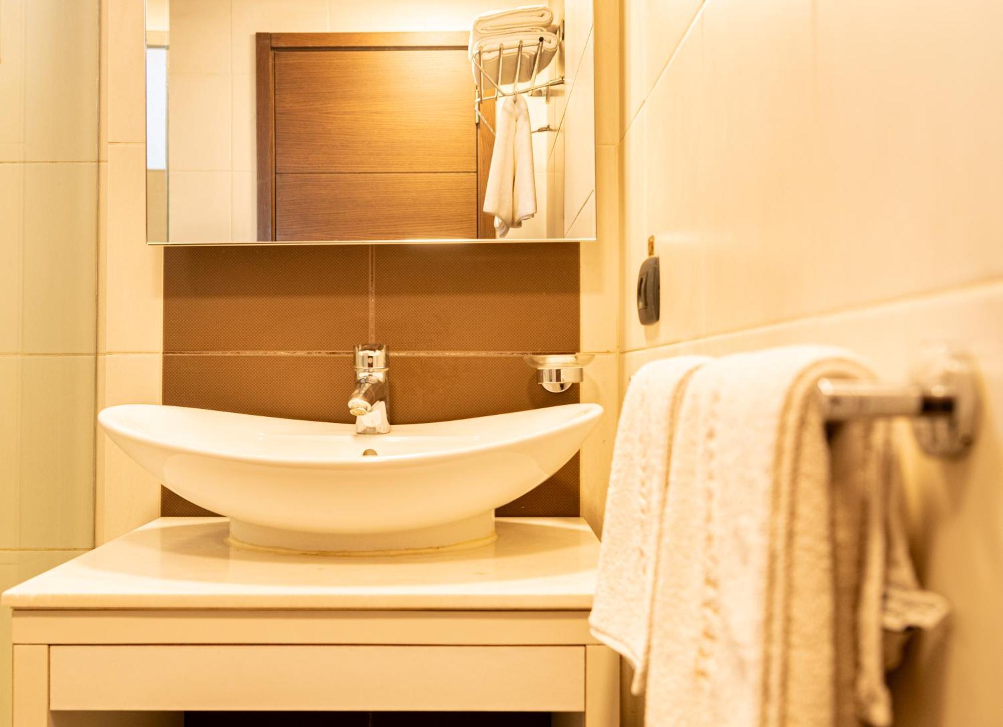 Britannia Suites Beiroet Buitenkant foto